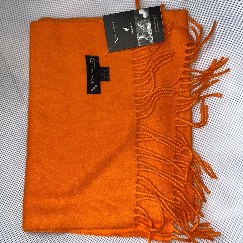 NWT scarf by Incalpaca TPX